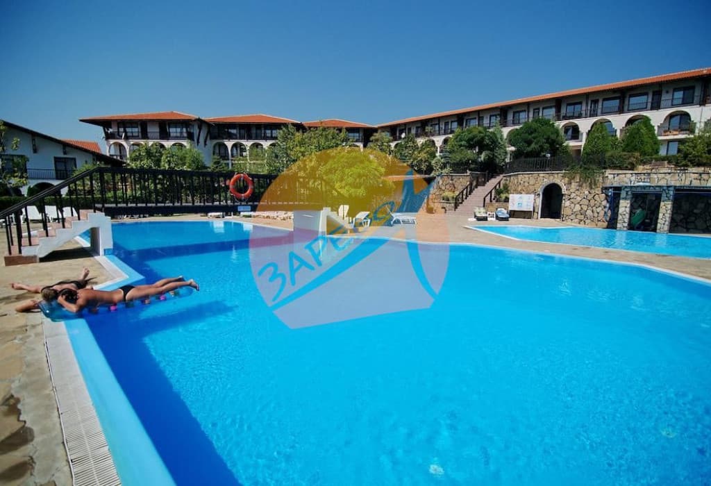 Манастира II (Monastery II), Диневи груп, Свети Влас