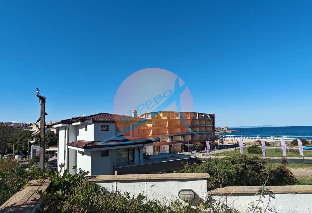 Созопол, Хармани, с паркомясто, двустаен с пряка гледка море срещу плажа, ниска поддръжка, готови документи!