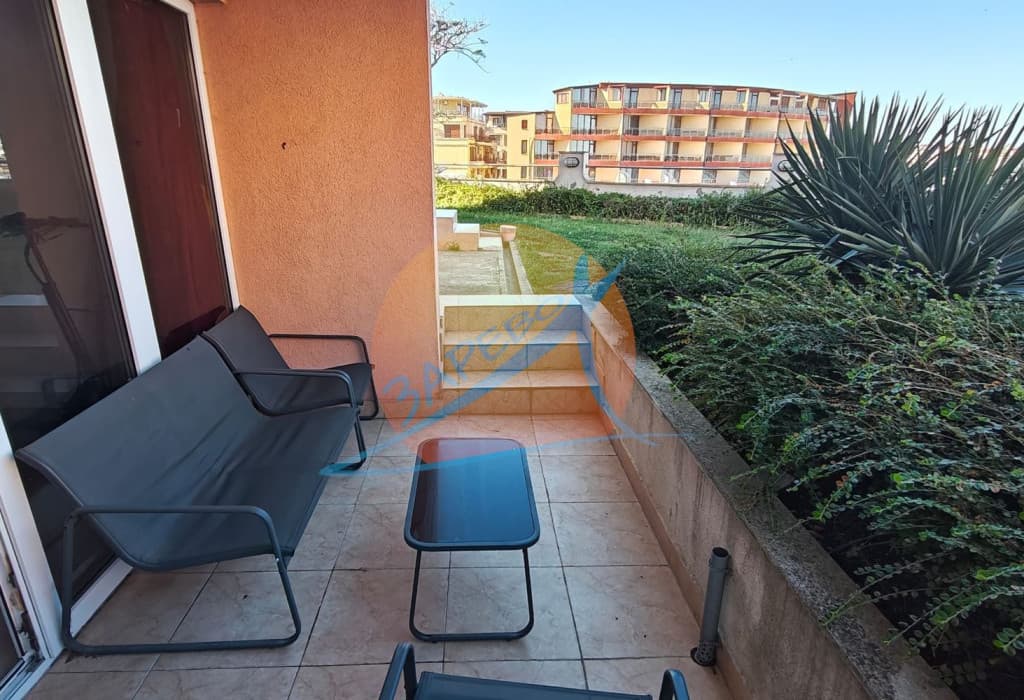 Созопол, Хармани, с паркомясто, двустаен с пряка гледка море срещу плажа, ниска поддръжка, готови документи!