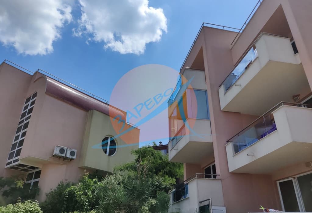 Созопол, Хармани, с паркомясто, двустаен с пряка гледка море срещу плажа, ниска поддръжка, готови документи!