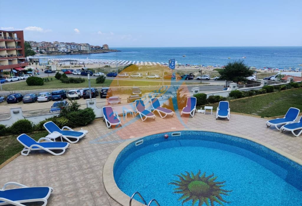 Созопол, Хармани, с паркомясто, двустаен с пряка гледка море срещу плажа, ниска поддръжка, готови документи!