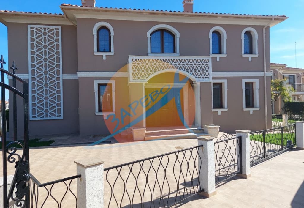 Поморие, триетажна къща лукс с басейн, камина, паркомeстa, гледка море, Виктория Роял Гарден (Victoria Royal Garden)